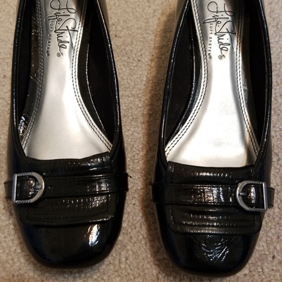 $5 ITEM. Black shoes. MUST BUNDLE WITH TWO OTHER ITEMS - Picture 7 of 7